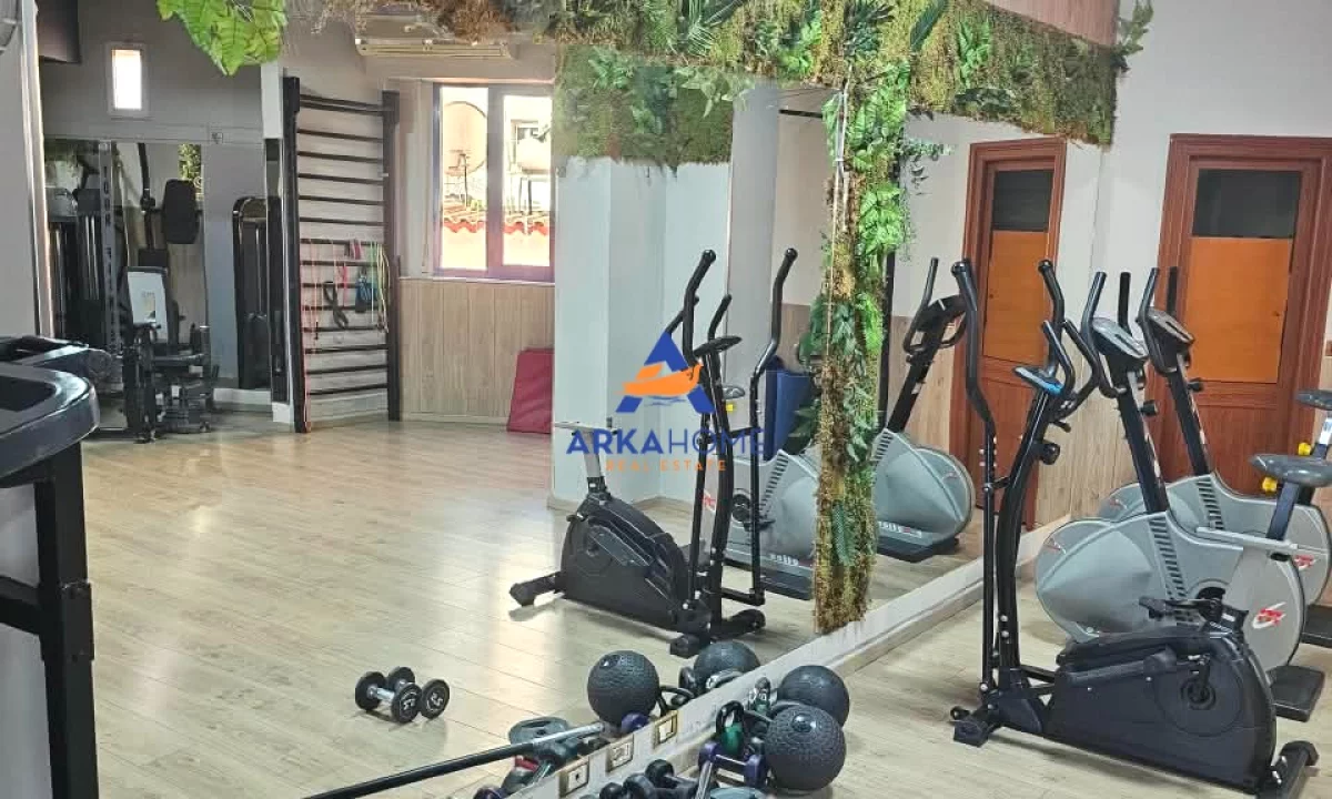 SHITET AMBIENT 190 M2 "RRUGA ELBASANIT , AFER ME DOWN TOWN" 646.000 EURO