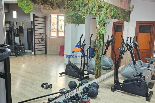 Ambient biznesi ne shitje 3+1 ne Tirane - 6,460,000 Euro