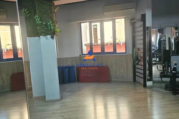 SHITET AMBIENT 190 M2 "RRUGA ELBASANIT , AFER ME DOWN TOWN" 646.000 EURO
