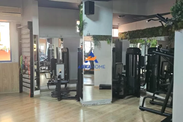 SHITET AMBIENT 190 M2 "RRUGA ELBASANIT , AFER ME DOWN TOWN" 646.000 EURO
