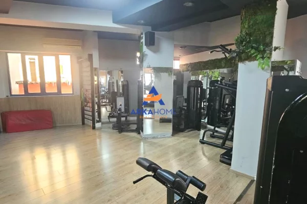 SHITET AMBIENT 190 M2 "RRUGA ELBASANIT , AFER ME DOWN TOWN" 646.000 EURO