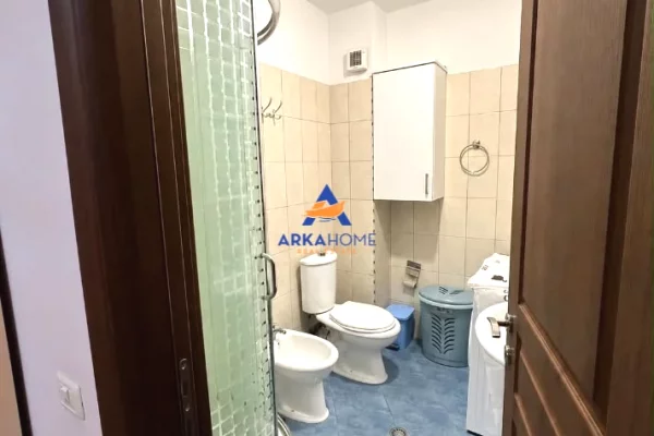 Shtepi me qera Apartament ne Tirane, 1+1, Mobilimi E mobiluar, Pagesa 657  Euro.