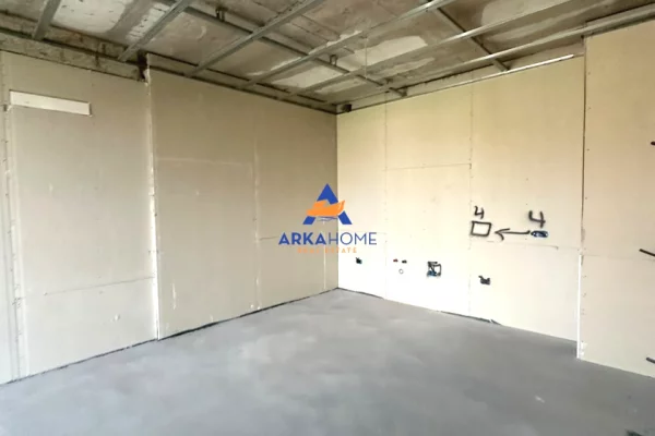 Shtepi ne shitje Apartament ne Tirane, 1+1, Mobilimi Bosh, pa mobiluar, Pagesa 11  Euro.