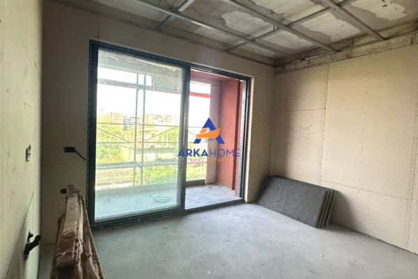 Shtepi ne shitje Apartament ne Tirane, 1+1, Mobilimi Bosh, pa mobiluar, Pagesa 11  Euro.