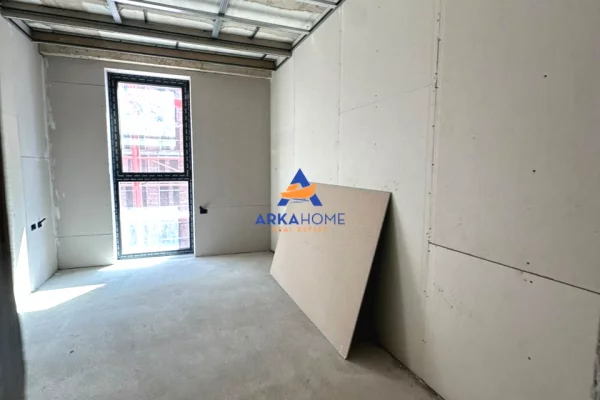 Shtepi ne shitje Apartament ne Tirane, 1+1, Mobilimi Bosh, pa mobiluar, Pagesa 11  Euro.