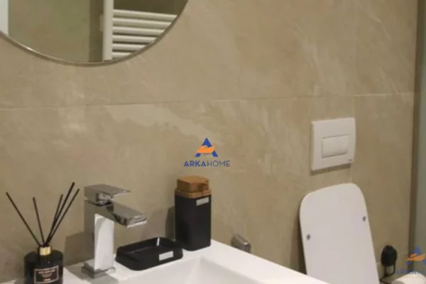 Shtepi ne shitje Apartament ne Tirane, 2+1, Mobilimi E mobiluar, Pagesa 210,000  Euro.