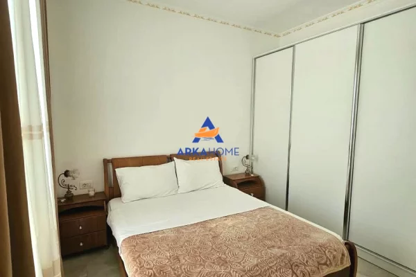 Shtepi me qera Apartament ne Tirane, 2+1, Mobilimi E mobiluar, Pagesa 800  Euro.