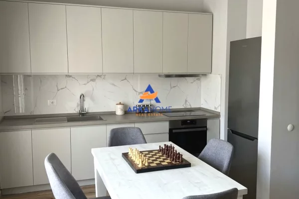Shtepi me qera Apartament ne Tirane, 1+1, Mobilimi E mobiluar, Pagesa 657  Euro.