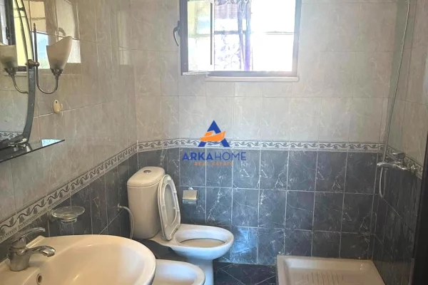 Shtepi ne shitje Apartament ne Tirane, 1+1, Mobilimi E mobiluar, Pagesa 115,000  Euro.