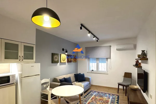 Shtepi me qera Apartament ne Tirane, 1+1, Mobilimi E mobiluar, Pagesa 712  Euro.