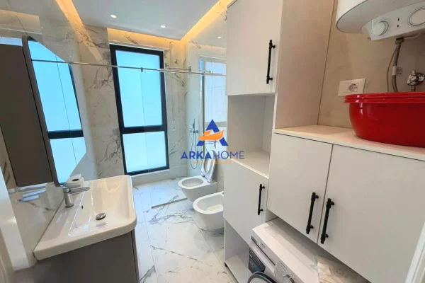 Shtepi me qera Apartament ne Tirane, 3+1, Mobilimi E mobiluar, Pagesa 1,000  Euro.