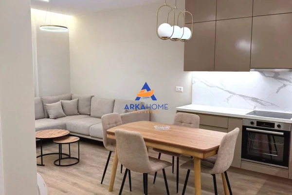 Shtepi me qera Apartament ne Tirane, 1+1, Mobilimi E mobiluar, Pagesa 767  Euro.