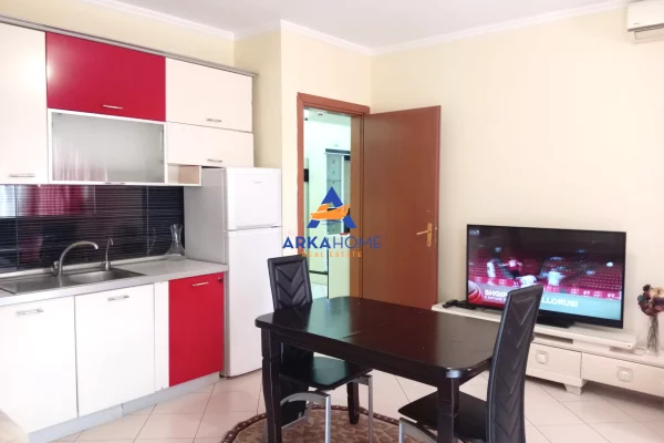 Shtepi me qera Apartament ne Tirane, 3+1, Mobilimi E mobiluar, Pagesa 800  Euro.
