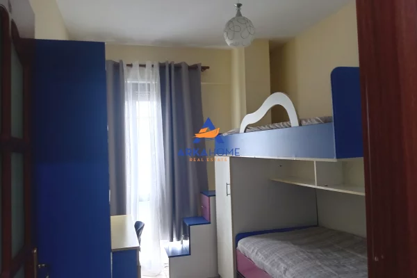 Shtepi me qera Apartament ne Tirane, 3+1, Mobilimi E mobiluar, Pagesa 800  Euro.