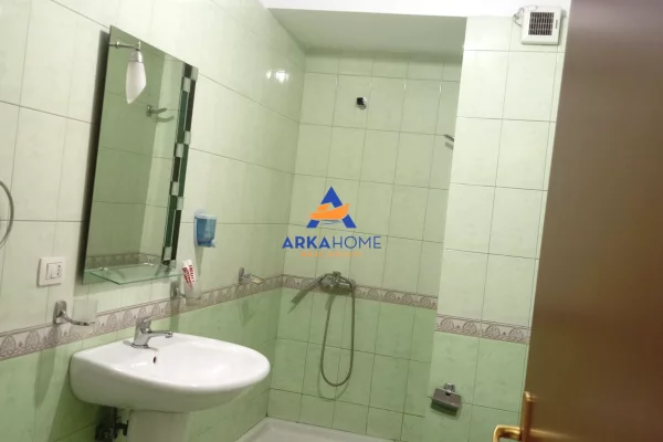 Shtepi me qera Apartament ne Tirane, 3+1, Mobilimi E mobiluar, Pagesa 800  Euro.