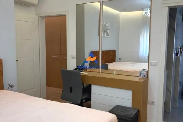 Shtepi me qera Apartament ne Tirane, 2+1, Mobilimi E mobiluar, Pagesa 1,000  Euro.