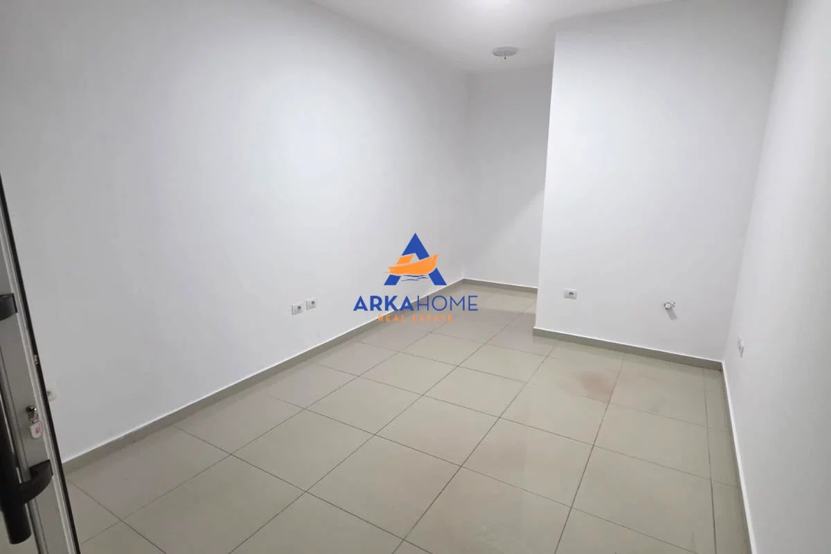JEPET ME QERA NJESI / DYQAN / ZYRE 25 M2 "VASIL SHANTO" 42.000 LEKE
