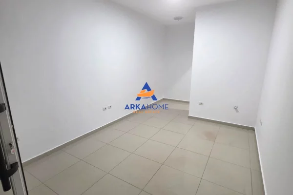 Ambient biznesi me qera 3+1 ne Tirane - 460 Euro