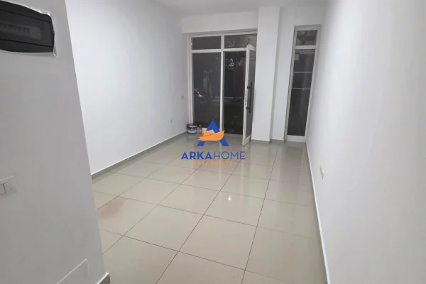 JEPET ME QERA NJESI / DYQAN / ZYRE 25 M2 "VASIL SHANTO" 42.000 LEKE