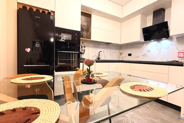 Shtepi me qera Apartament ne Tirane, 2+1, Mobilimi E mobiluar, Pagesa 1,200  Euro.