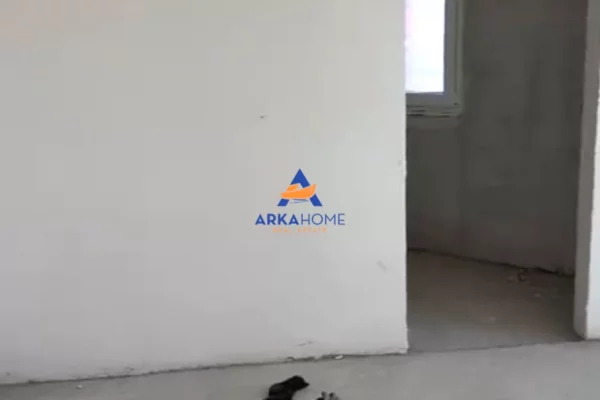 Shtepi ne shitje Apartament ne Tirane, 3+1, Mobilimi Bosh, pa mobiluar, Pagesa 164,473  Euro.
