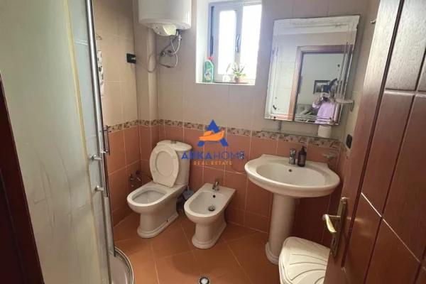Shtepi me qera Apartament ne Tirane, 2+1, Mobilimi E mobiluar, Pagesa 548  Euro.