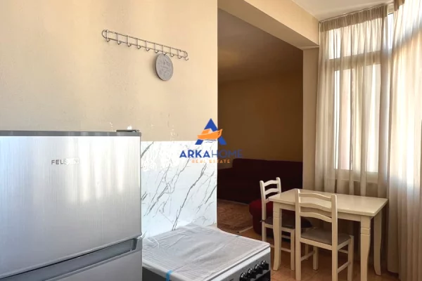 Shtepi me qera Apartament ne Tirane, 1+1, Mobilimi E mobiluar, Pagesa 657  Euro.