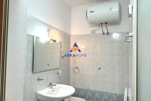 Shtepi me qera Apartament ne Tirane, 1+1, Mobilimi E mobiluar, Pagesa 657  Euro.