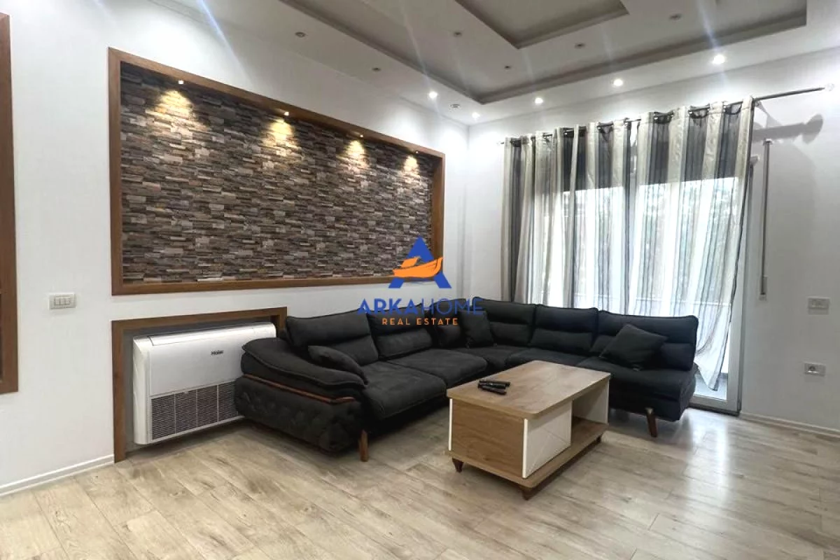 Shtepi me qera Apartament ne Tirane, 3+1, Mobilimi E mobiluar, Pagesa 983  Euro.