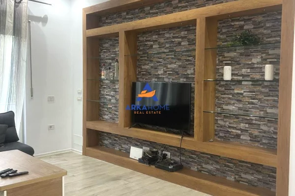 Shtepi me qera Apartament ne Tirane, 3+1, Mobilimi E mobiluar, Pagesa 983  Euro.
