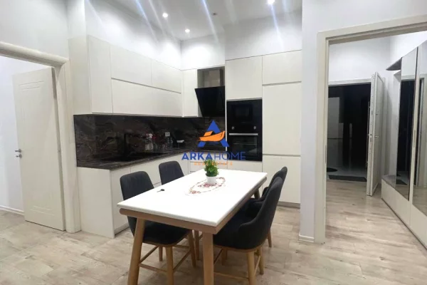 Shtepi me qera Apartament ne Tirane, 3+1, Mobilimi E mobiluar, Pagesa 983  Euro.