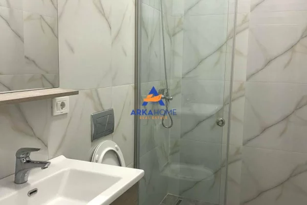 Shtepi me qera Apartament ne Tirane, 3+1, Mobilimi E mobiluar, Pagesa 983  Euro.