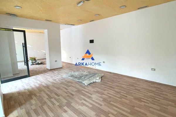 SHITET AMBIENT BIZNESI 60 M2 "FILLIM I RRUGES BULEVARDI I RI, PRANE UFOS" CMIMI I DISKUTESHEM