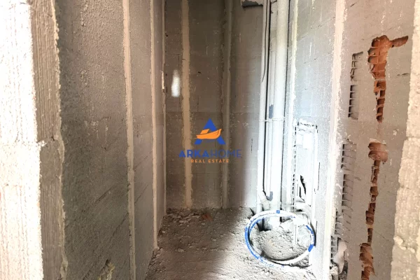 Shtepi ne shitje Apartament ne Tirane, 1+1, Mobilimi Bosh, pa mobiluar, Pagesa 160,550  Euro.