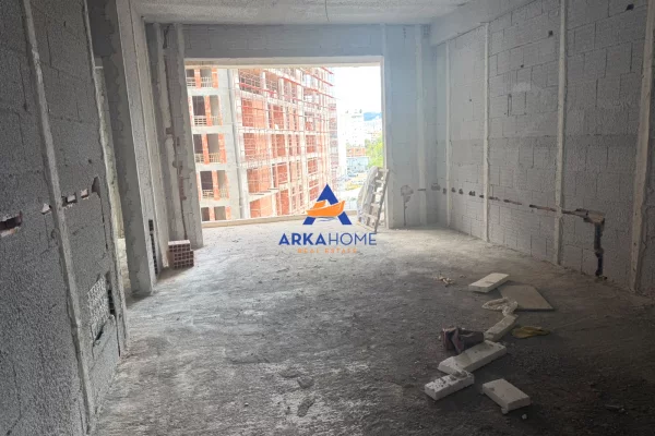 Shtepi ne shitje Apartament ne Tirane, 1+1, Mobilimi Bosh, pa mobiluar, Pagesa 160,550  Euro.