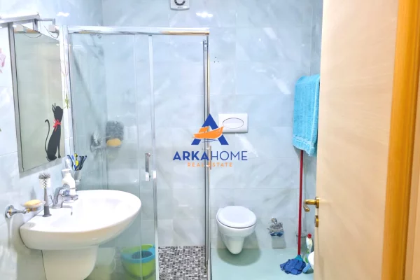 Shtepi ne shitje Apartament ne Tirane, 2+1, Mobilimi E mobiluar, Pagesa 200,000  Euro.