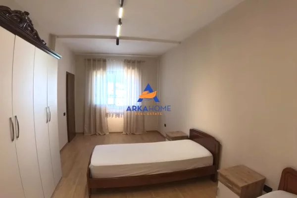 Shtepi me qera Apartament ne Tirane, 1+1, Mobilimi E mobiluar, Pagesa 655  Euro.