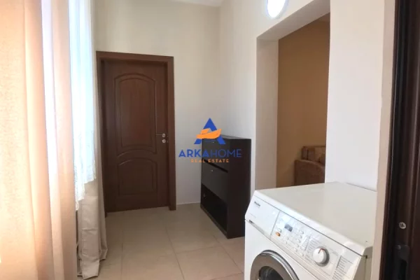Shtepi me qera Apartament ne Tirane, 1+1, Mobilimi E mobiluar, Pagesa 655  Euro.