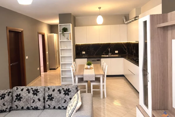 Shtepi ne shitje Apartament ne Tirane, 2+1, Mobilimi E mobiluar, Pagesa 187,978  Euro.