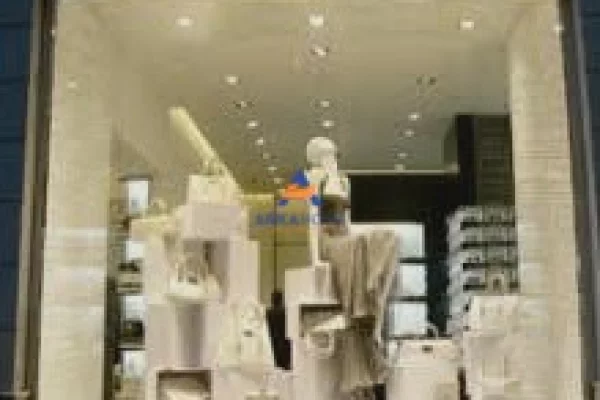 JEPET ME QERA AMBIENT BIZNESI 130M2 " TE KRYQEZIMI I VASIL SHANTO" 3200 EURO