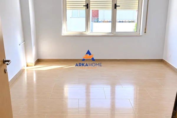 Shtepi me qera 3+1 ne Tirane - 655 Euro