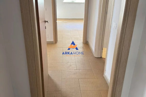 Shtepi me qera Apartament ne Tirane, 3+1, Mobilimi Pjeserisht e mobiluar, Pagesa 655  Euro.