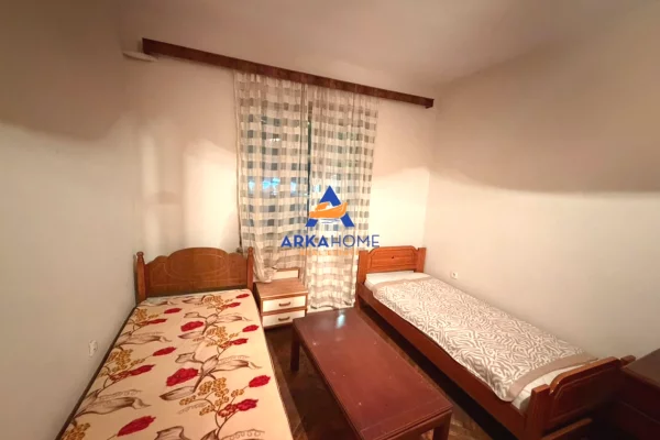 Shtepi me qera Apartament ne Tirane, 2+1, Mobilimi E mobiluar, Pagesa 650  Euro.