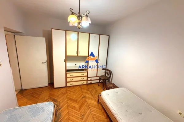 Shtepi me qera Apartament ne Tirane, 2+1, Mobilimi E mobiluar, Pagesa 650  Euro.