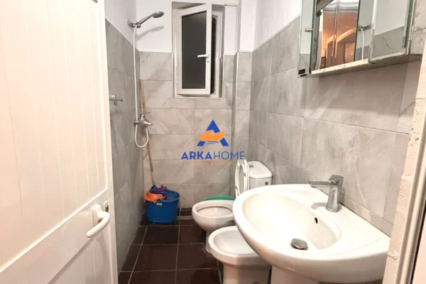 Shtepi me qera Apartament ne Tirane, 2+1, Mobilimi E mobiluar, Pagesa 650  Euro.