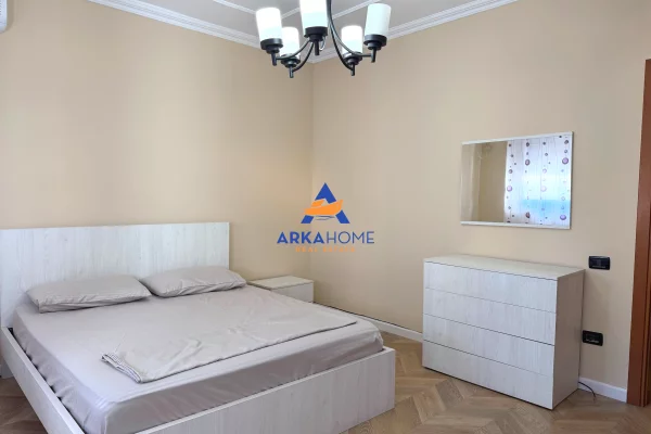 Shtepi me qera Apartament ne Tirane, 4+1, Mobilimi E mobiluar, Pagesa 1,419  Euro.
