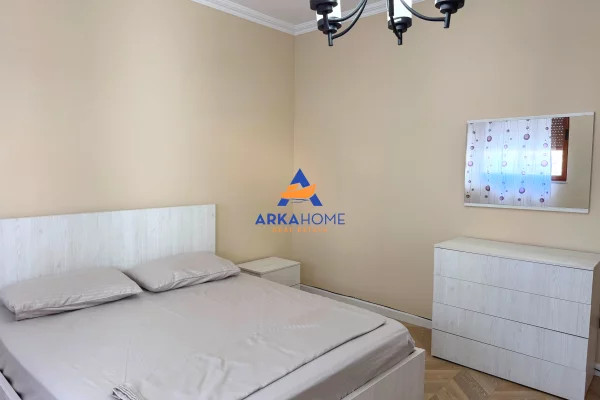 Shtepi me qera Apartament ne Tirane, 4+1, Mobilimi E mobiluar, Pagesa 1,419  Euro.