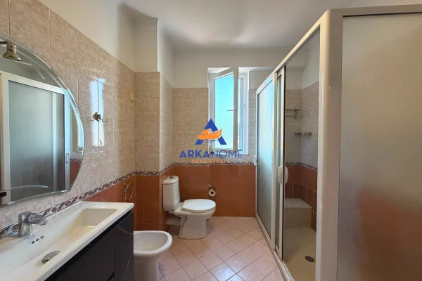 Shtepi me qera Apartament ne Tirane, 4+1, Mobilimi E mobiluar, Pagesa 1,419  Euro.