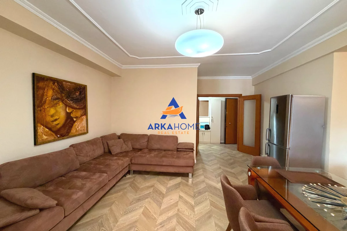 Shtepi me qera Apartament ne Tirane, 4+1, Mobilimi E mobiluar, Pagesa 1,419  Euro.