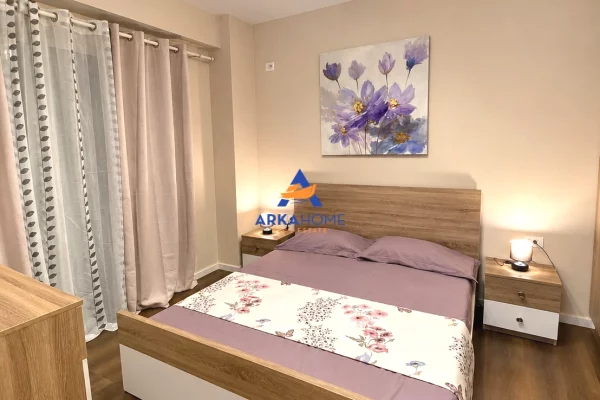 Shtepi me qera Apartament ne Tirane, 1+1, Mobilimi E mobiluar, Pagesa 818  Euro.
